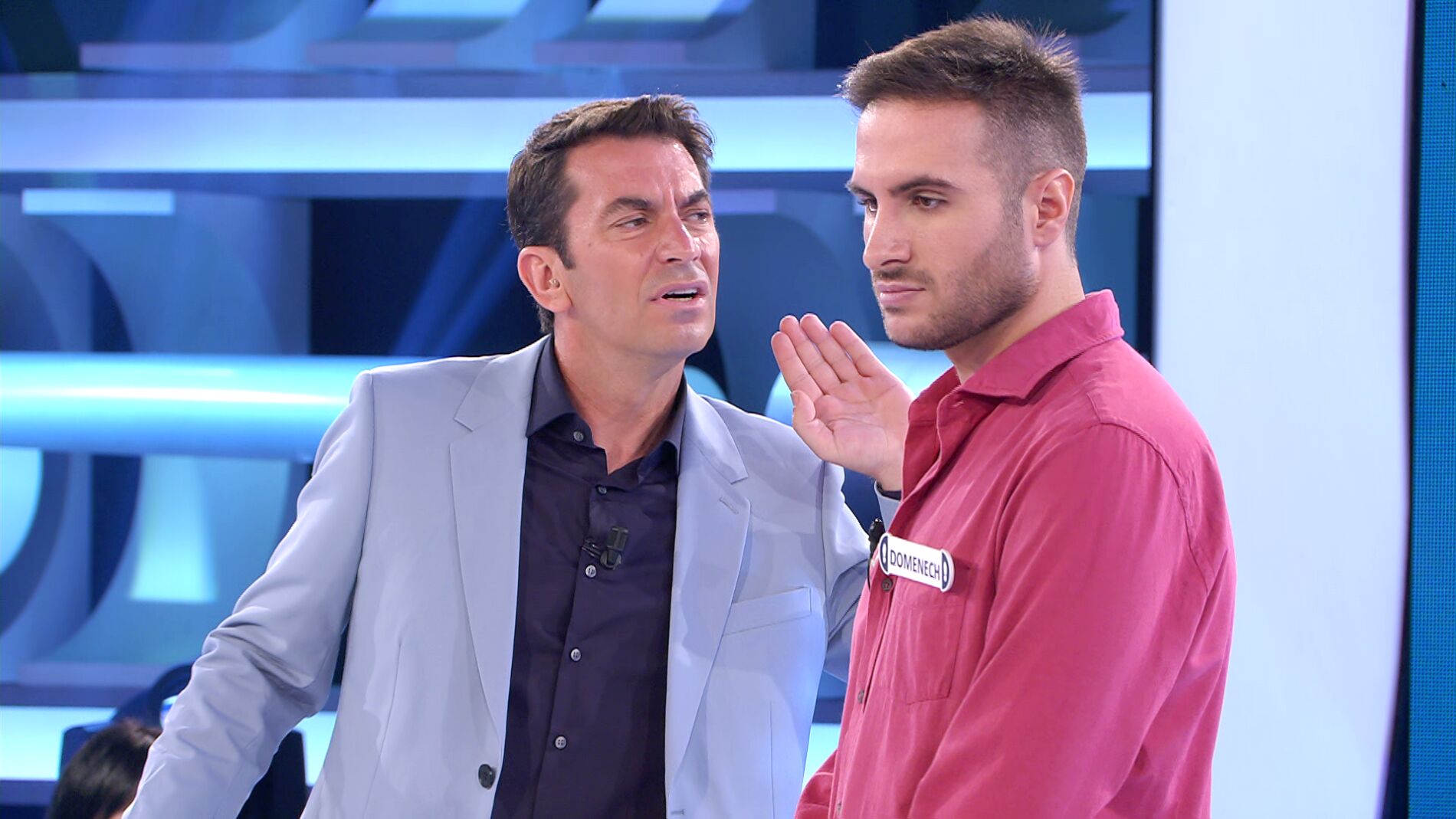 El surrealista momento en el que una llamada interrumpe a Arturo Valls en pleno ‘¡Ahora caigo!’