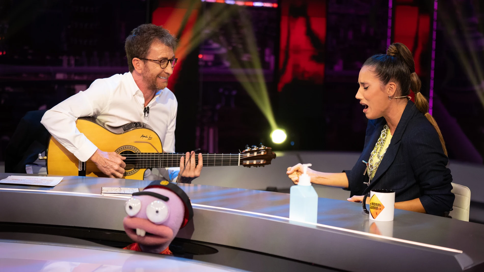 India Martínez canta en directo 'La gitana' con Pablo Motos a la guitarra