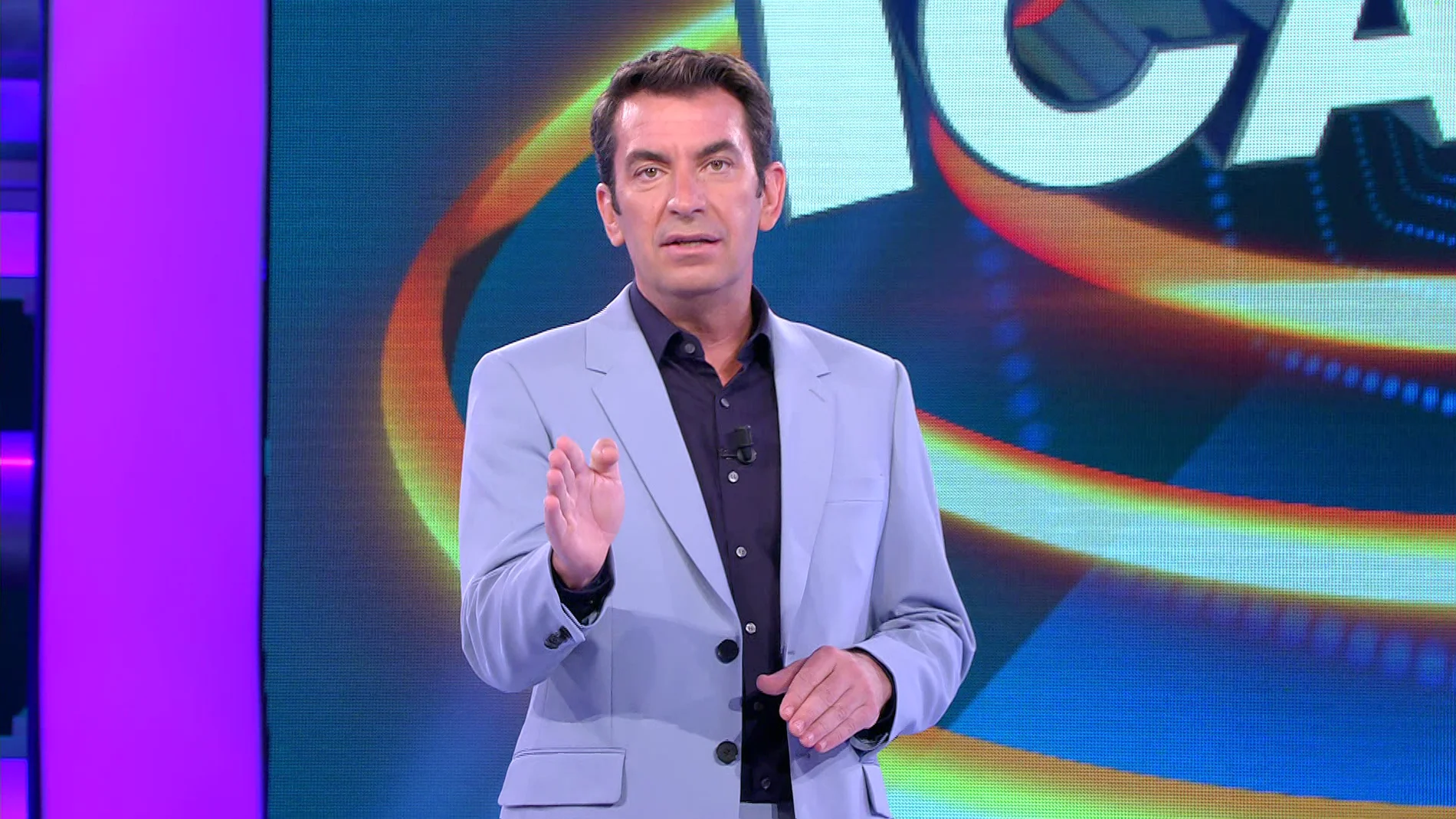¿Qué pasa si Arturo Valls trata de ser un presentador serio? Lo comprueba en ‘¡Ahora caigo!’