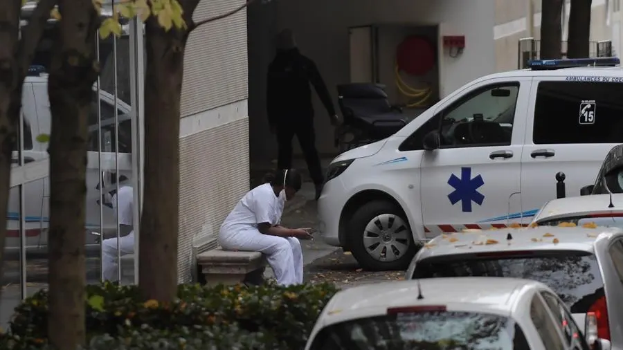Una ambulancia Una ambulancia