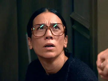 Manolita acude al portal donde murió Marisol y consigue una nueva pista Manolita acude al portal donde murió Marisol y consigue una nueva pista