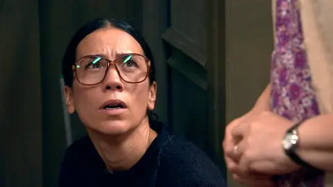 Manolita acude al portal donde murió Marisol y consigue una nueva pista Manolita acude al portal donde murió Marisol y consigue una nueva pista