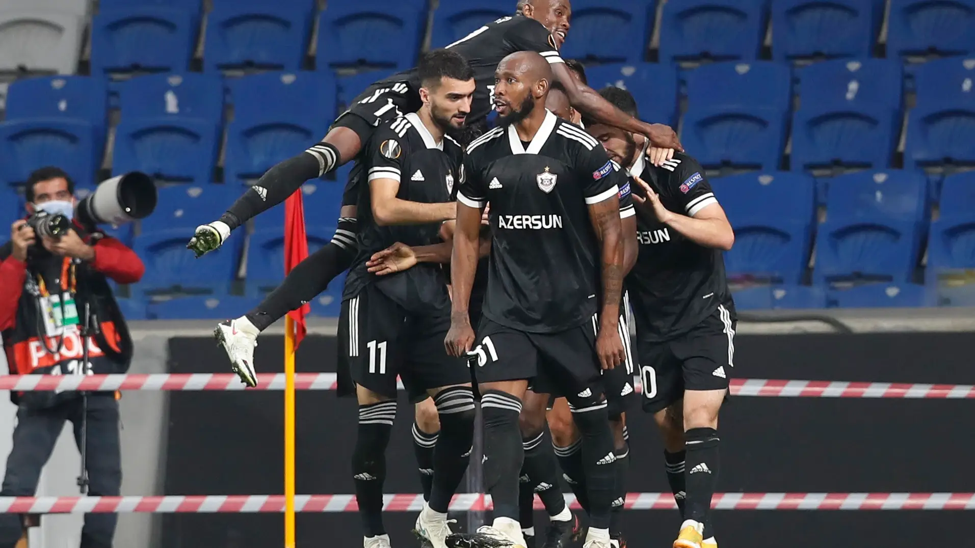 Los jugadores del Qarabag celebran un gol