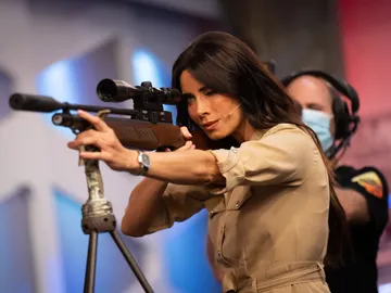 Pilar Rubio se enfrenta a un reto de puntería tan extremo que rebautiza el nombre de su sección en 'El Hormiguero 3.0' Pilar Rubio se enfrenta a un reto de puntería tan extremo que rebautiza el nombre de su sección en 'El Hormiguero 3.0'