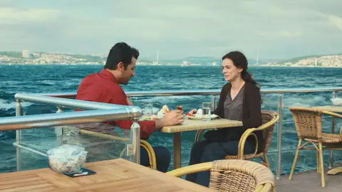 Arif se declara a Bahar en una romántica cita: “Te querré hasta la muerte” Arif se declara a Bahar en una romántica cita: “Te querré hasta la muerte”