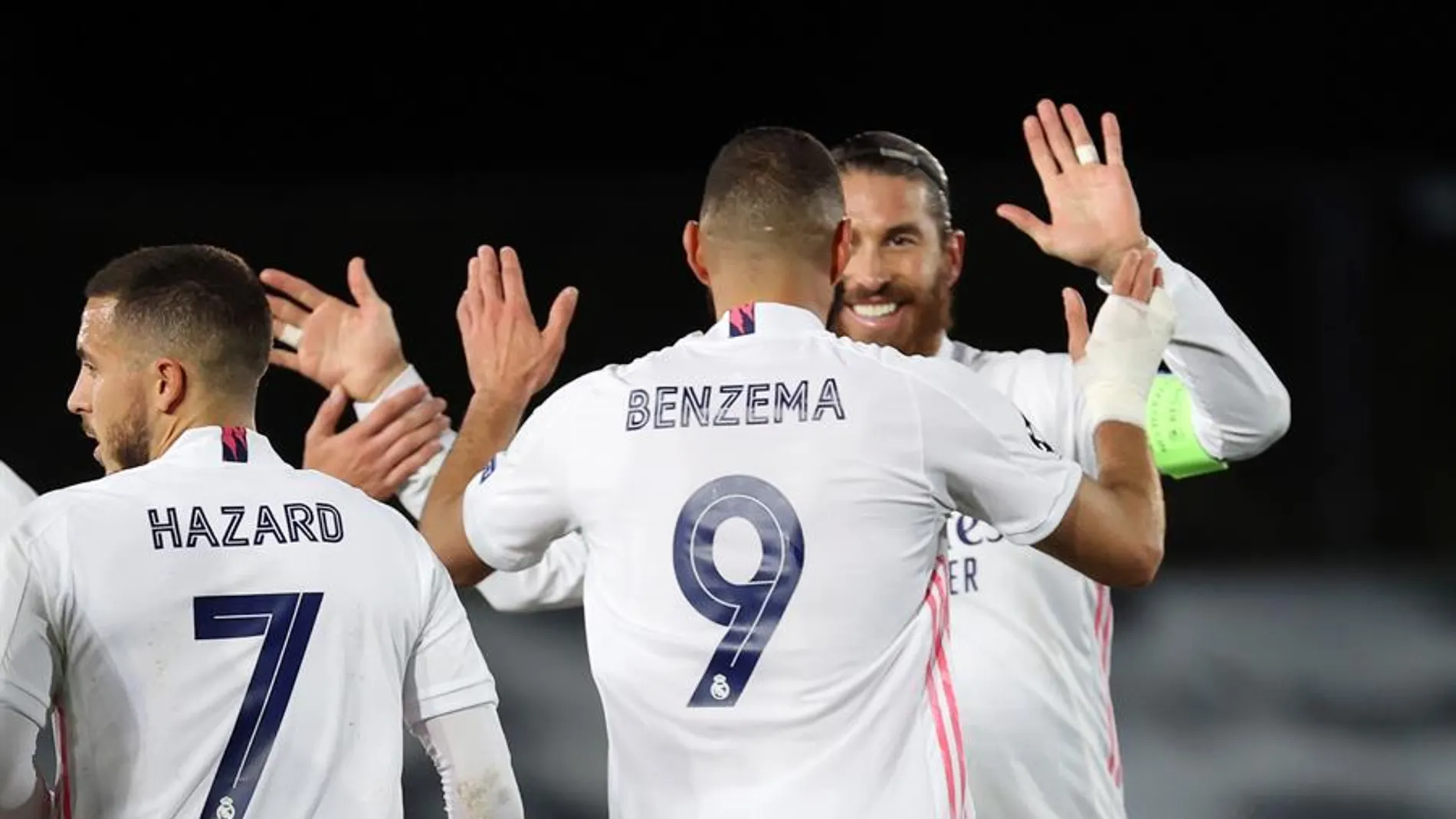 Benzema celebra su gol al Inter Benzema celebra su gol al Inter