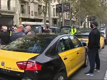 Manifestación de taxistas en Barcelona en protesta por la falta de ayudas contra la crisis del coronavirus Manifestación de taxistas en Barcelona en protesta por la falta de ayudas contra la crisis del coronavirus