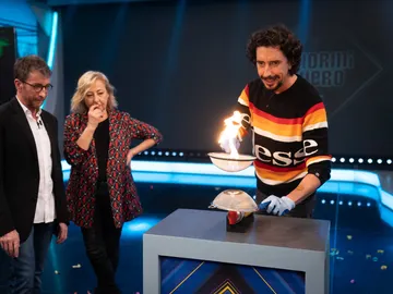 La magia y la belleza del fuego: así 'destripa' Marron una llama en 'El Hormiguero 3.0' La magia y la belleza del fuego: así 'destripa' Marron una llama en 'El Hormiguero 3.0'