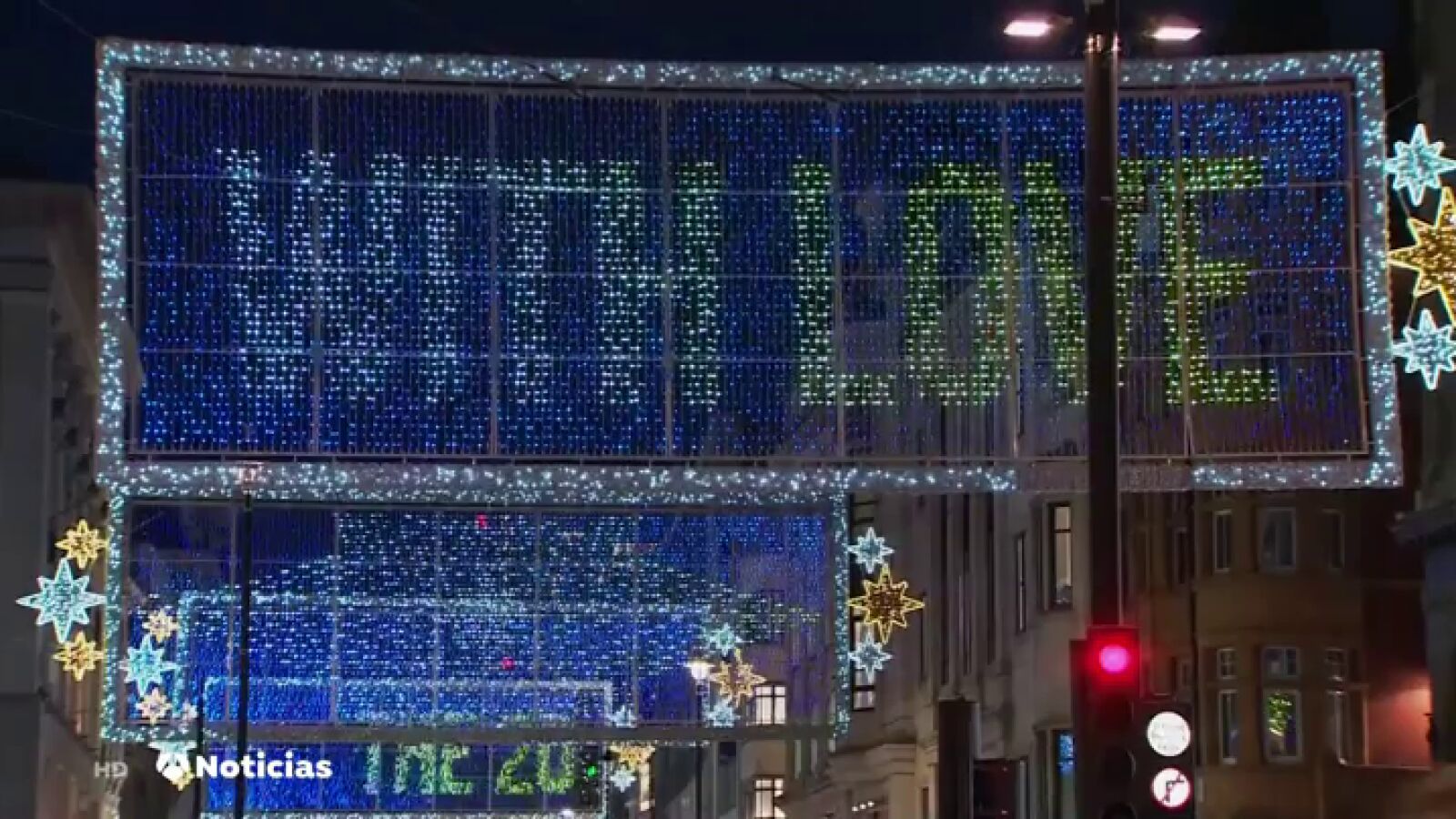 El homenaje de las luces navideñas de Londres a los que luchan contra el coronavirus