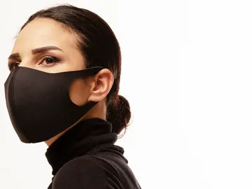 Mujer con mascarilla Mujer con mascarilla