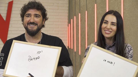 Antonio Orozco y Mala Rodr&iacute;guez, c&oacute;mplices durante el juego de 'La Voz': "&iquest;Eres un rom&aacute;ntico?"