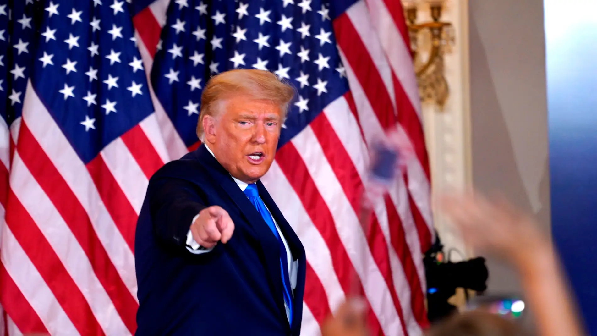 El presidente de EEUU, Donald J. Trump, habla la noche de las elecciones desde la Casa Blanca en Washington DC