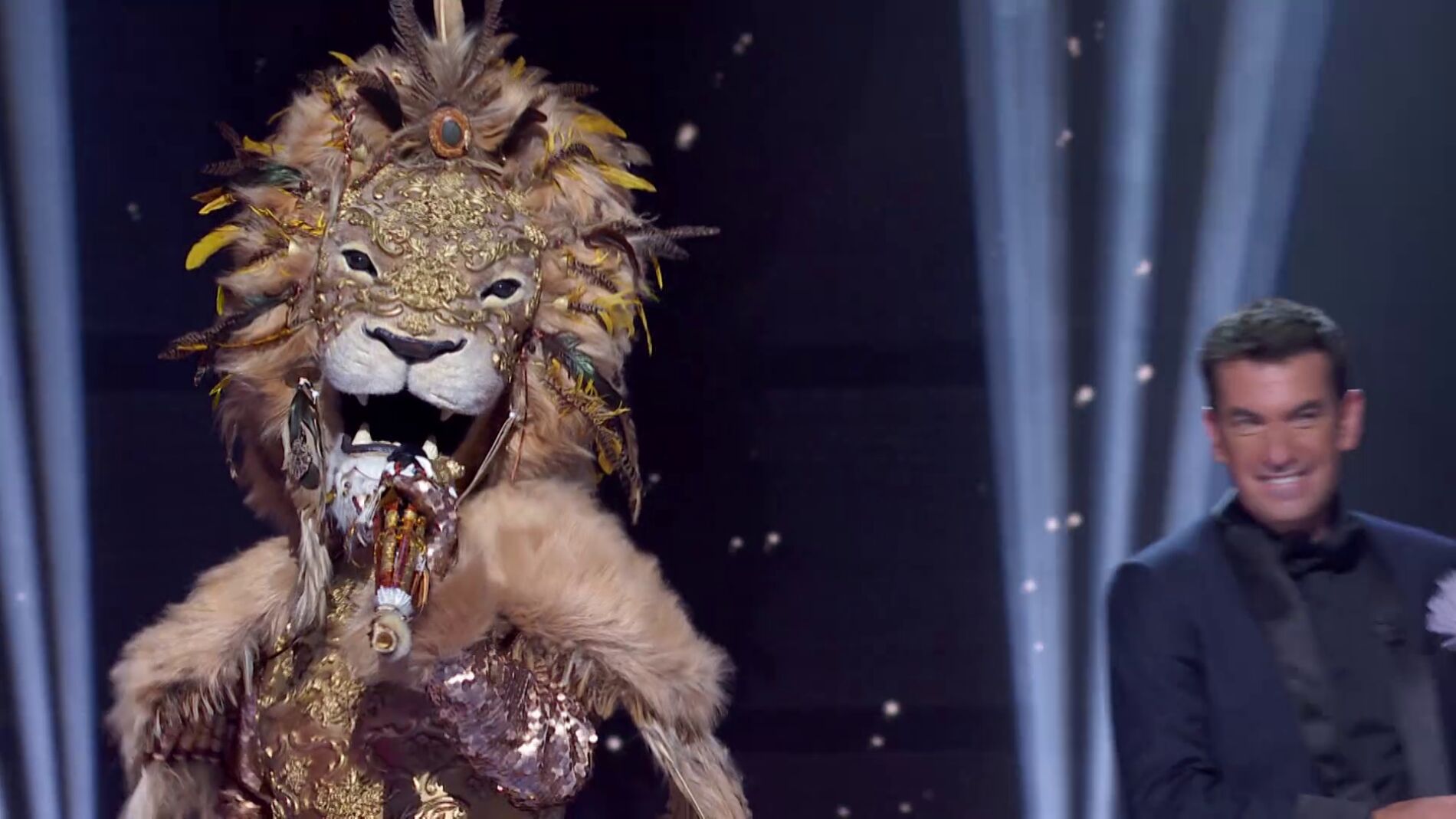 El Le&oacute;n irradia felicidad con &lsquo;No controles&rsquo; en el Duelo Final de &lsquo;Mask Singer&rsquo; 