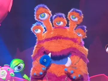 El Monstruo llena el plató de ‘Mask Singer’ de ritmo al son de ‘Con calma’ El Monstruo llena el plató de ‘Mask Singer’ de ritmo al son de ‘Con calma’