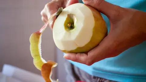 Pelando una manzana Pelando una manzana