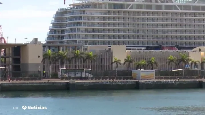 Llega a las islas Canarias el primer crucero con 700 turistas tras el estado de alarma del 14 de marzo