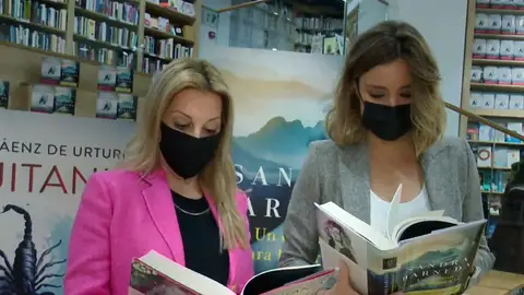 Eva García Sáenz de Urturi y Sandra Barneda Eva García Sáenz de Urturi y Sandra Barneda