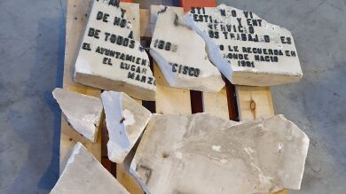PSOE y UGT denuncian que la placa homenaje a Largo Caballero está 