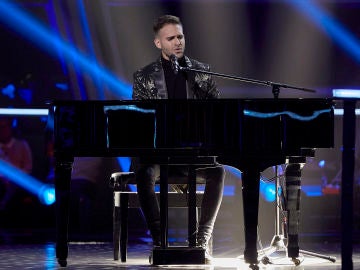 Adam Ainouz canta ‘Lay me down’ en los Asaltos de ‘La Voz’