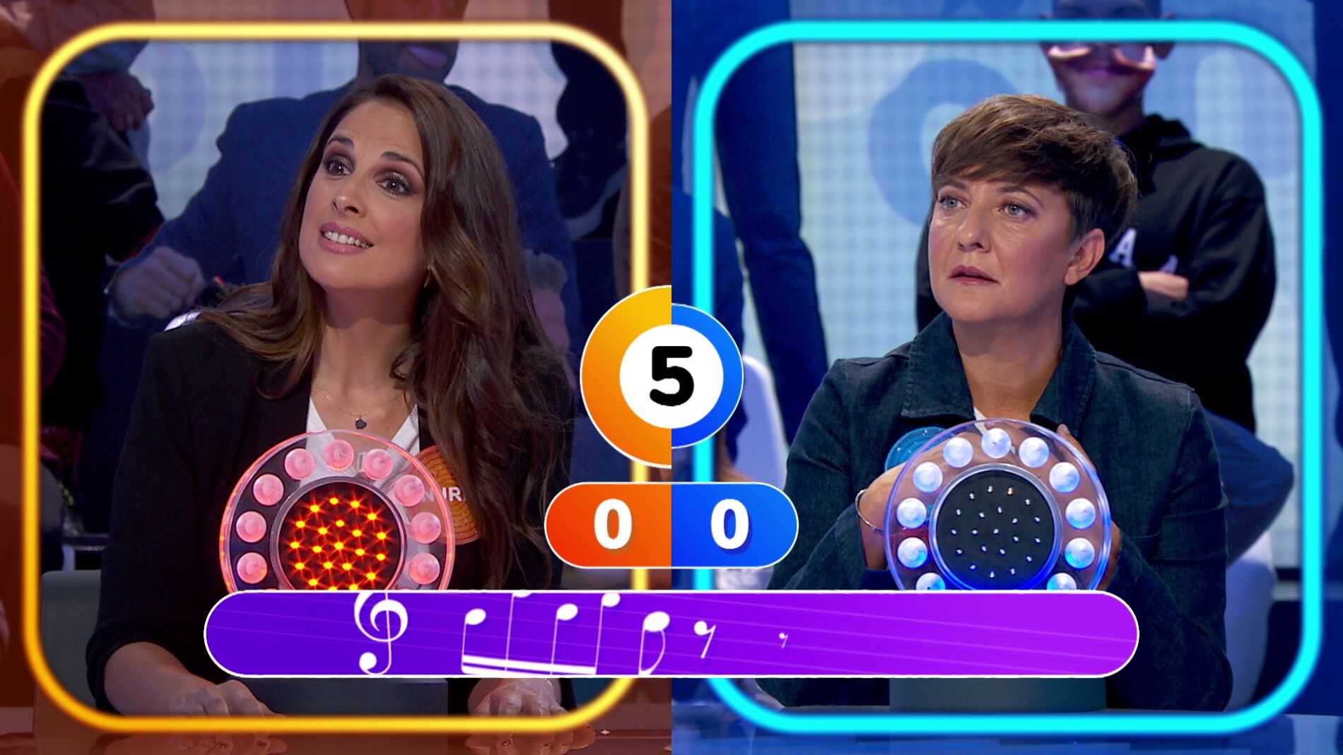 Roberto Leal se aprovecha de un fallo anunciado para escuchar cantar a Nuria Fergó en ‘La Pista’