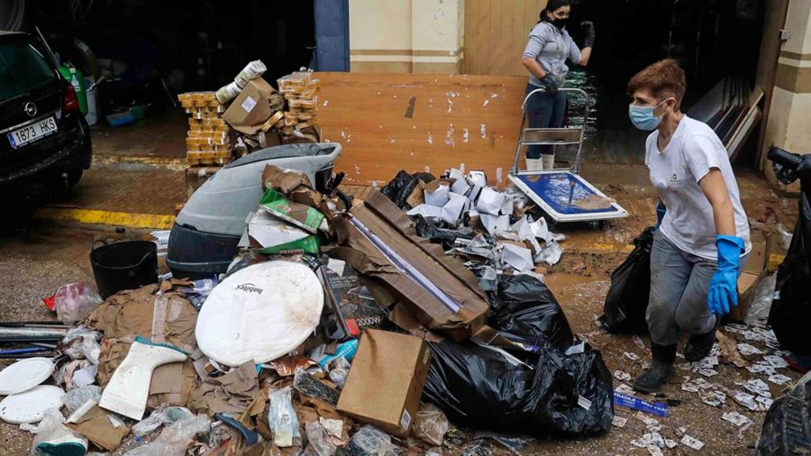 Fuertes inundaciones en Valencia y Málaga obliga a cancelar las clases a miles de estudiantes