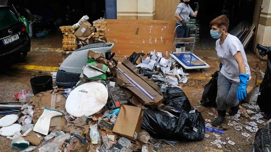 Fuertes inundaciones en Valencia y M&aacute;laga obliga a cancelar las clases a miles de estudiantes