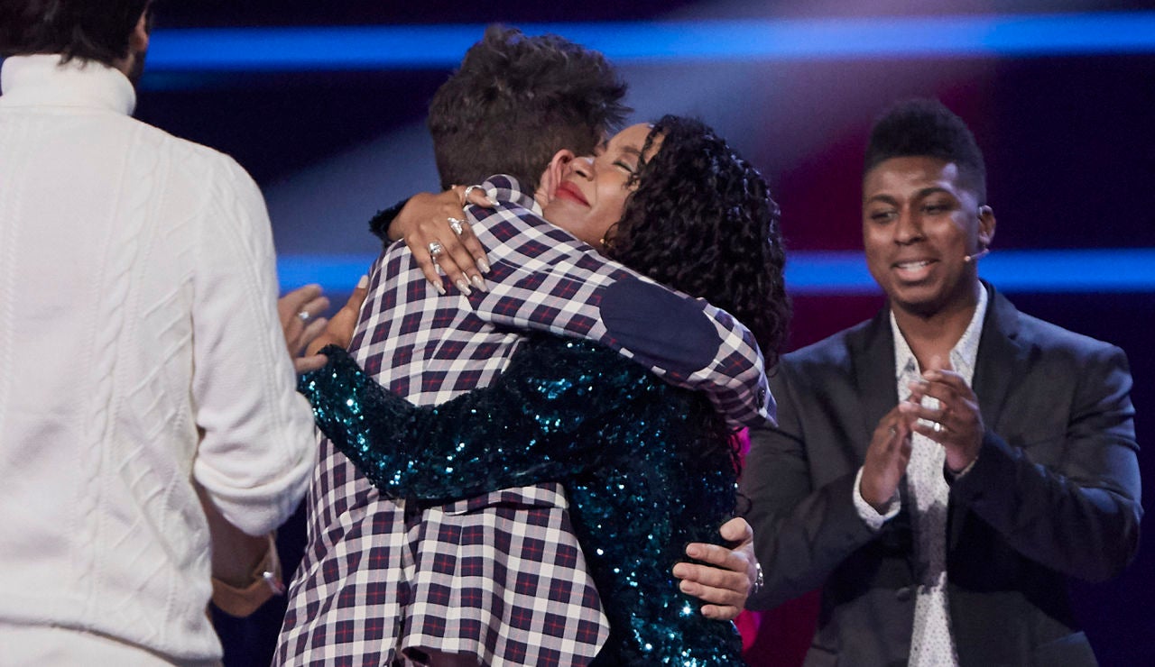 Pablo L&oacute;pez y Sebasti&aacute;n Yatra roban a Dayana Emma: &ldquo;Se dej&oacute; la vida en el escenario&rdquo;