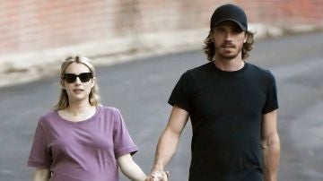 Garrett Hedlund y una embarazada Emma Roberts