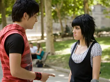 Angy Fernández y Adam Jezierski en 'Física o Química' Angy Fernández y Adam Jezierski en 'Física o Química'