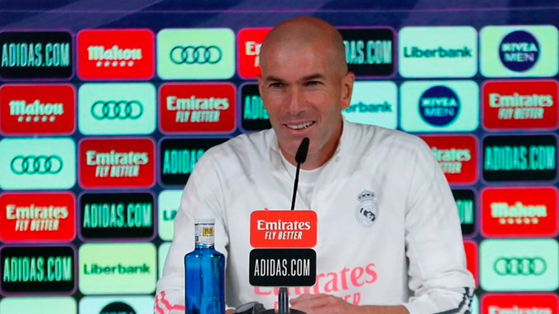 Deportes Antena 3 (07-11-20) Zidane, tras los positivos de Casemiro y Hazard: "Es desconcertante, pero hay gente que lo pasa peor" Deportes Antena 3 (07-11-20) Zidane, tras los positivos de Casemiro y Hazard: "Es desconcertante, pero hay gente que lo pasa peor"