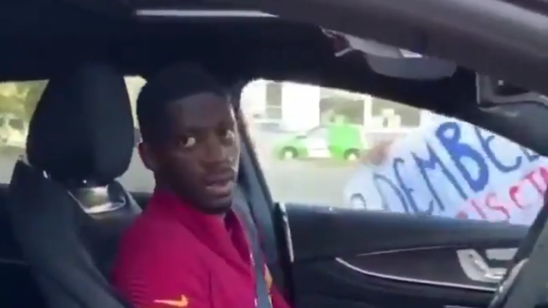 Un aficionado humilla a Dembelé en un semáforo: "Es buenísimo... ¡en el FIFA!" Un aficionado humilla a Dembelé en un semáforo: "Es buenísimo... ¡en el FIFA!"