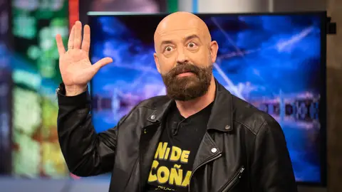 Las diferencias más desternillantes entre los españoles y los americanos, por Goyo Jiménez: "La cantidad de años que los hornos de este país por ahorrar han sido almacenes de sartenes" Las diferencias más desternillantes entre los españoles y los americanos, por Goyo Jiménez: "La cantidad de años que los hornos de este país por ahorrar han sido almacenes de sartenes"