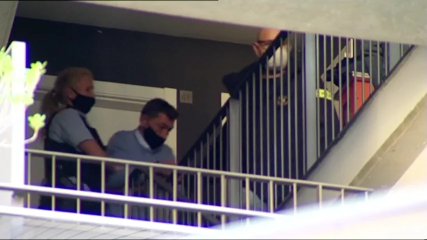 El momento en el que sale de comisar&iacute;a el presunto asesino de una mujer en Lloret de Mar, Girona