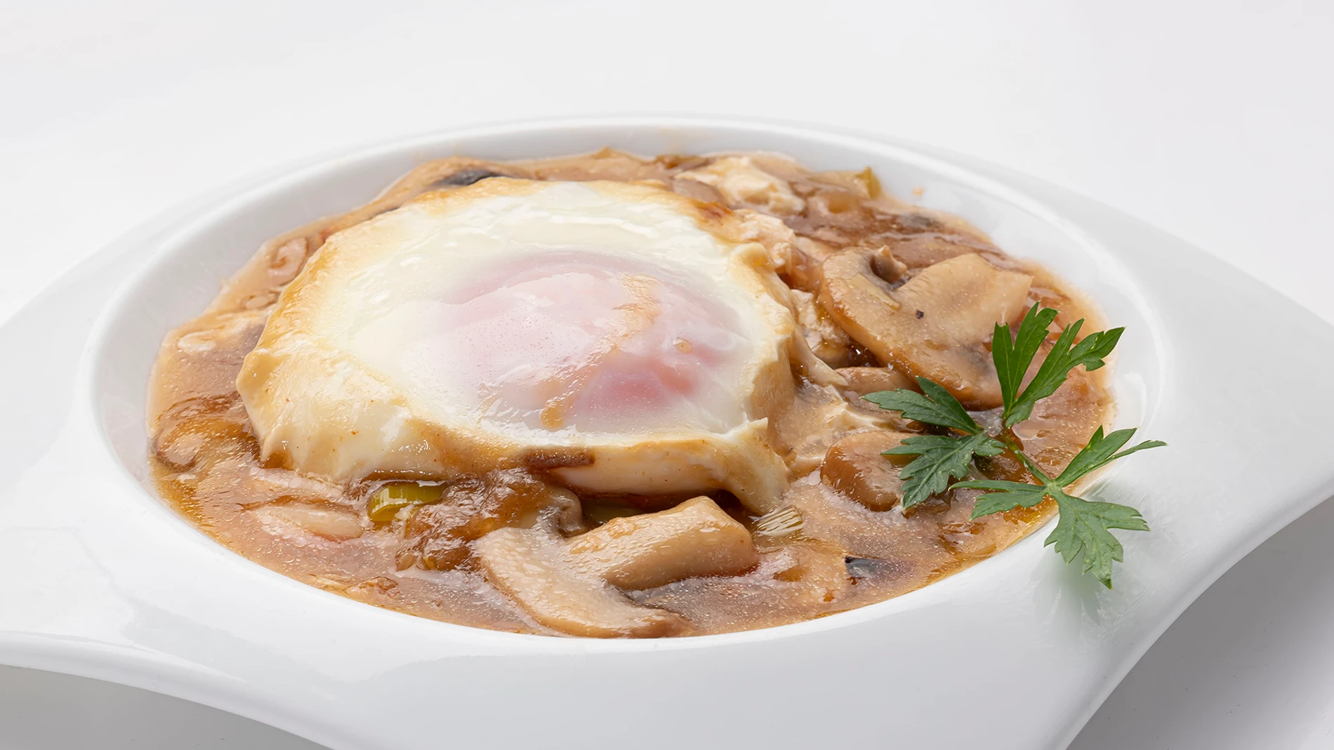 La receta de Karlos Arguiñano "con la que vamos a triunfar": huevos con salsa bretona