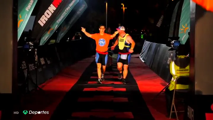 Chris Nikic, el primer triatleta con s&iacute;ndrome de Down que logra completar un ironman