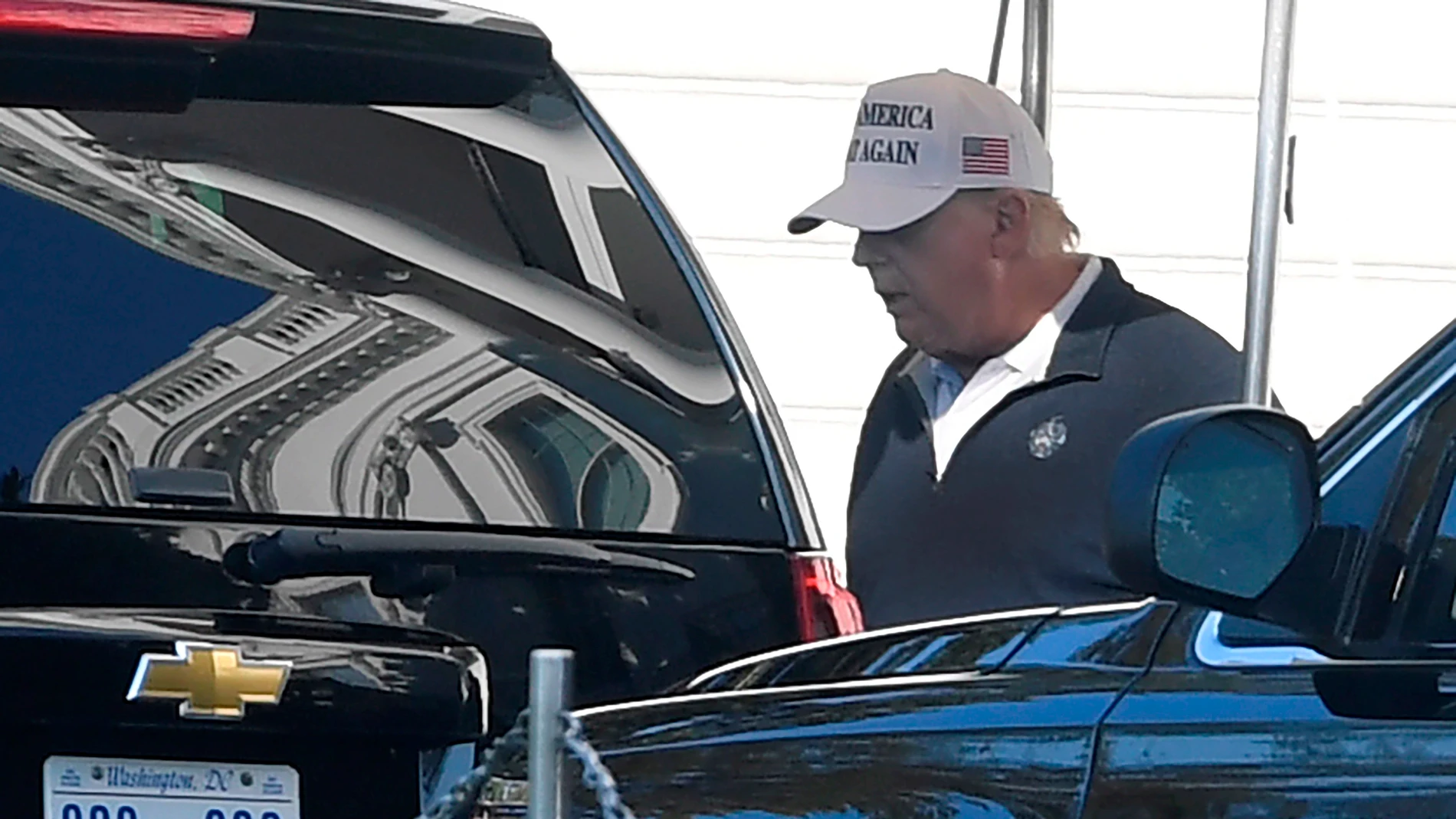 Donald Trump, tras jugar al golf Donald Trump, tras jugar al golf