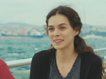 La ambigua respuesta de Bahar a la declaración de Arif: “Cada día estás más cerca de mí… y me gusta” La ambigua respuesta de Bahar a la declaración de Arif: “Cada día estás más cerca de mí… y me gusta”