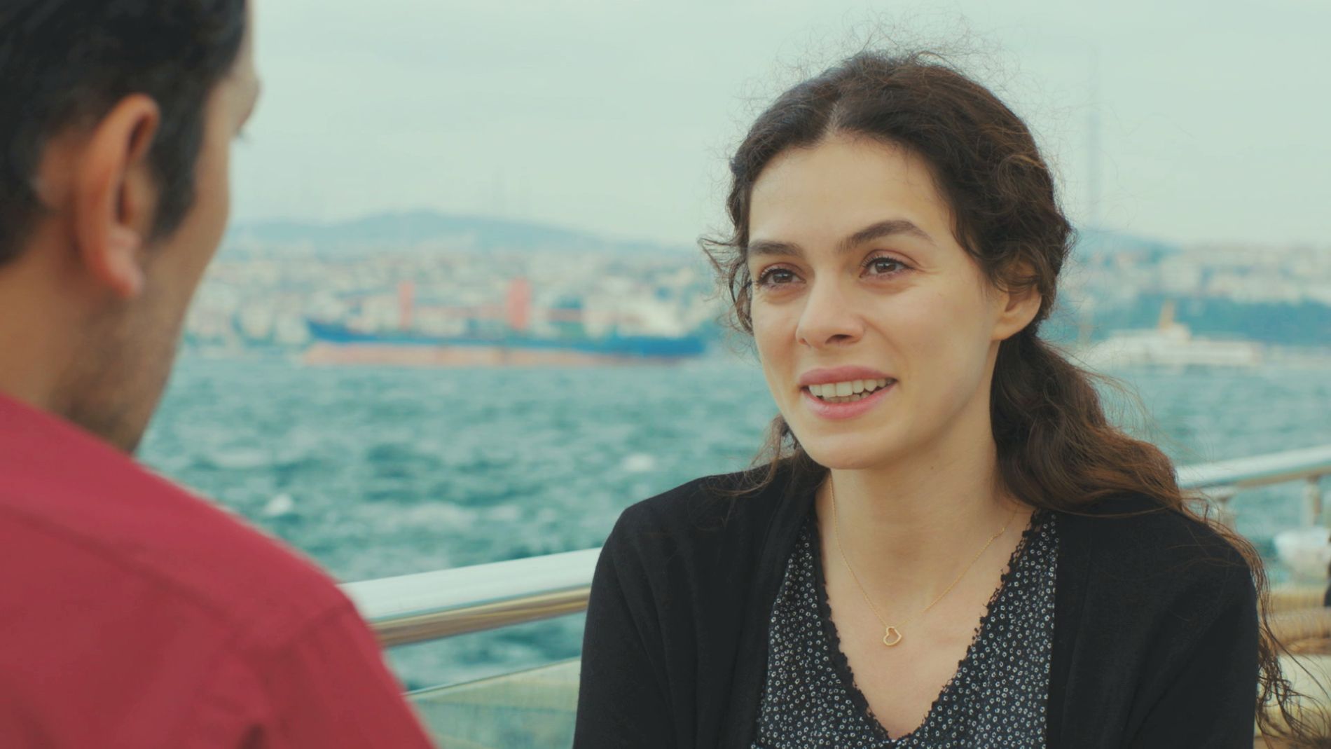 La ambigua respuesta de Bahar a la declaración de Arif: “Cada día estás más cerca de mí… y me gusta” 