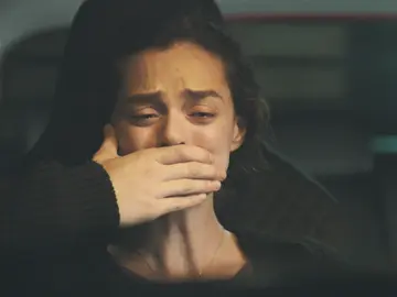 Bahar se emociona al descubrir el gran sacrificio de Hatice para salvar su vida Bahar se emociona al descubrir el gran sacrificio de Hatice para salvar su vida