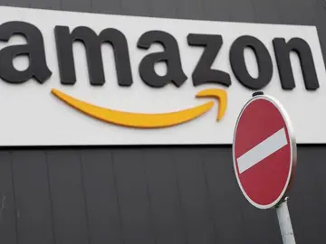 Amazon tendrá que imponer una tarifa de envío de tres euros en Francia Amazon tendrá que imponer una tarifa de envío de tres euros en Francia