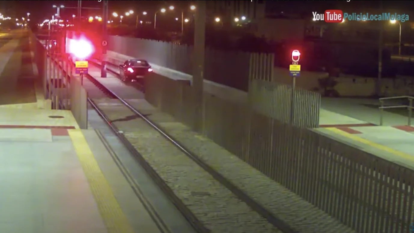 El coche circulando por las vías del Metro El coche circulando por las vías del Metro