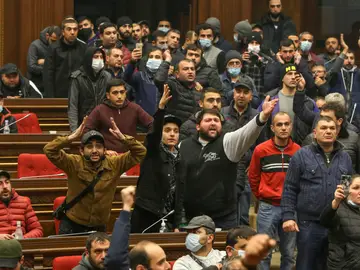 Protestas en Armenia tras el acuerdo de paz con Azerbaiyán Protestas en Armenia tras el acuerdo de paz con Azerbaiyán