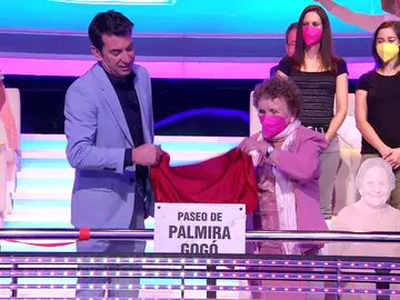 ¡Histórico! Palmira Gogó inaugura su propio paseo en ‘¡Ahora caigo!’ y lo celebra bailando con Arturo Valls ¡Histórico! Palmira Gogó inaugura su propio paseo en ‘¡Ahora caigo!’ y lo celebra bailando con Arturo Valls