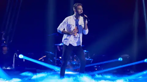 Adam Ainouz canta ‘Oye’ en la Fase Final de ‘La Voz’ Adam Ainouz canta ‘Oye’ en la Fase Final de ‘La Voz’
