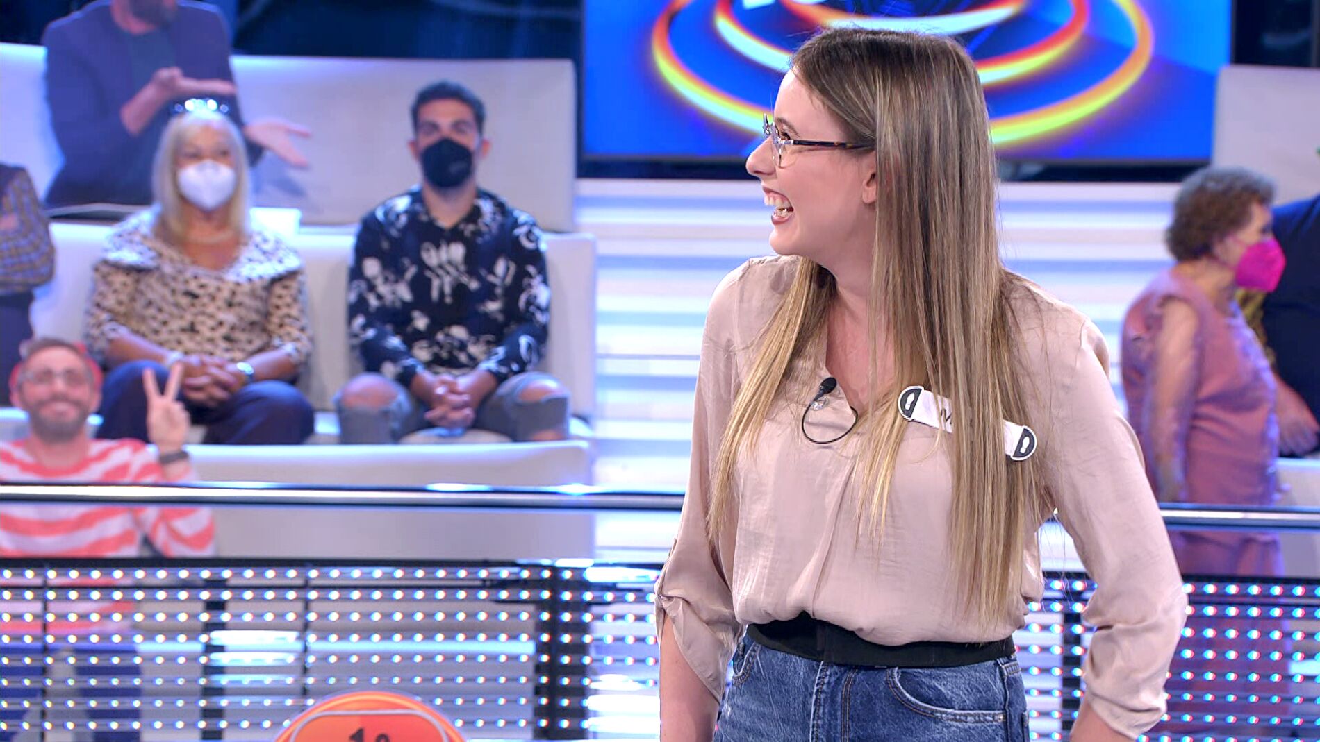 "¿Pero qué bailáis?": Arturo Valls flipa con las respuestas que dejan a Palmira sin bailar en '¡Ahora caigo!'