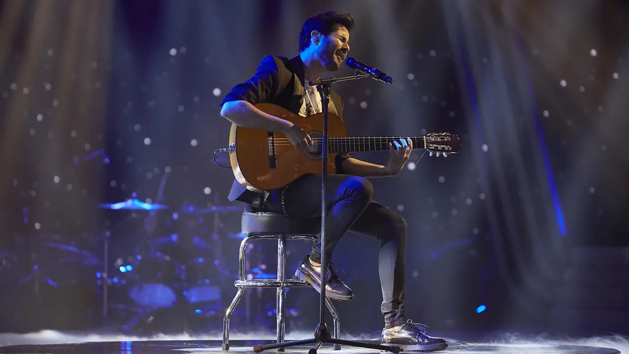 Juan José Alba canta ‘Sólo luz’ en la Fase Final de ‘La Voz’