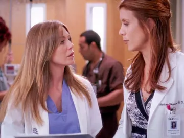 Ellen Pompeo y Kate Walsh en 'Anatomía de Grey' Ellen Pompeo y Kate Walsh en 'Anatomía de Grey'