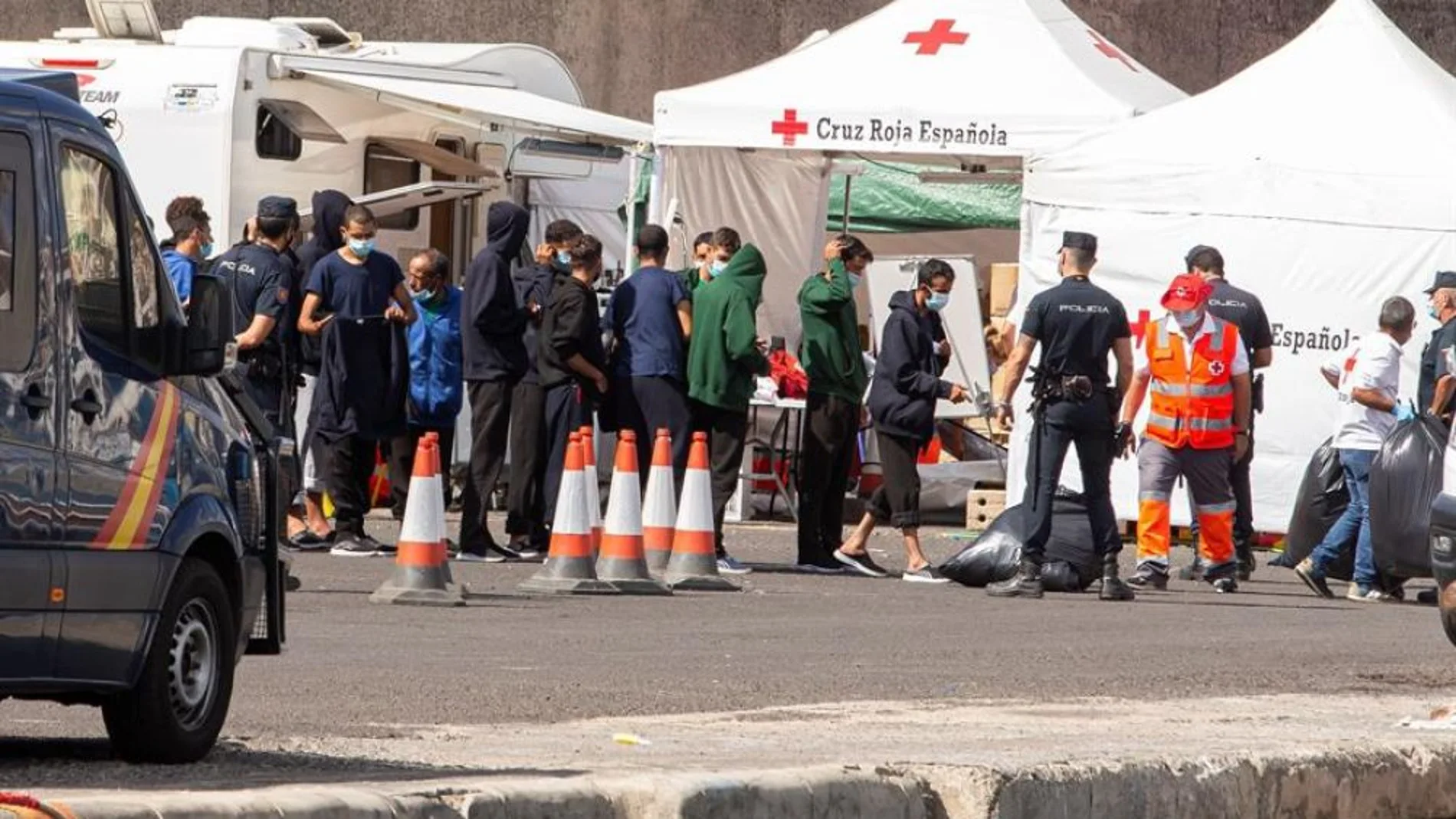 A3 Noticias 2 (20-11-20) El Gobierno montará un campamento en Canarias para alojar a 7.000 inmigrantes A3 Noticias 2 (20-11-20) El Gobierno montará un campamento en Canarias para alojar a 7.000 inmigrantes