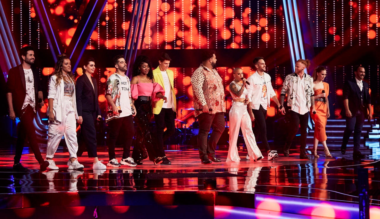 Los 12 talents de la Fase Final sorprenden con un popurrí de canciones de sus coaches al comenzar ‘La Voz’