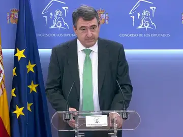 El PNV alcanza un acuerdo con el gobierno para los presupuestos que elimina el impuesto al diésel El PNV alcanza un acuerdo con el gobierno para los presupuestos que elimina el impuesto al diésel